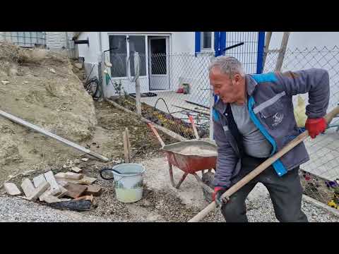 KÖYDE YAŞAM YENİ İŞLERİMİZ DİREKLERİN BETONUNU ATIYORUZ