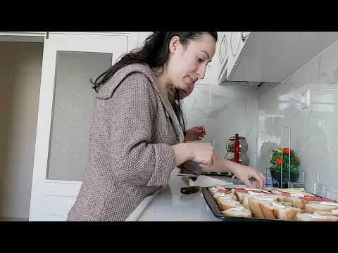 ABLAMLA MUTFAKTAYIZ FIRINDA MİNİ MİNİ SOSİSLİ SUCUKLU