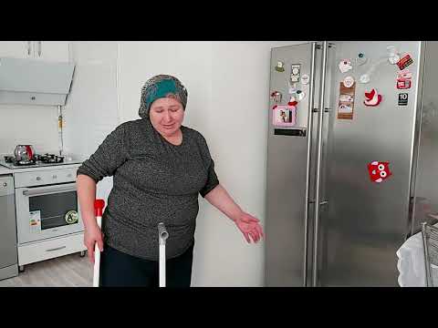 SÜPÜRGE SÜPÜRGEYİ KISKANDI ŞAKA GİBİ KUMAYA TAŞ ÇIKARTIR