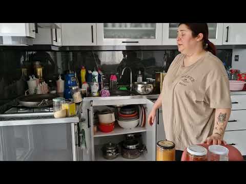 ANNEMİN MUTFAK DOLAPLARININ İÇİNİ DÜZENLİYORUZ BABAMLA