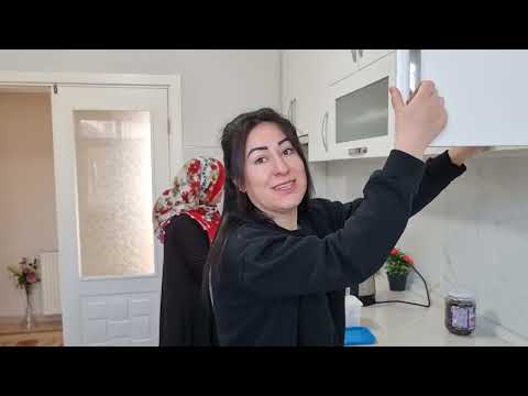 ANNEMİN KAFASI KARIŞIK KAHVALTIDA BİBERLİ MENEMEN