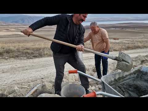 BAHÇEMİZİN DİREK ÇUKURLARINI KAZDIK VE DİREKLERİMİZİ