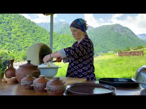 A Couple Cooks HUGE PAPA BURGER and Little Kids Burgers in