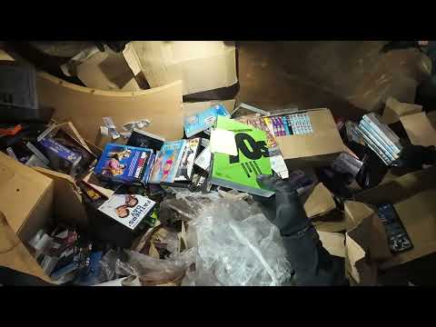 WE HIT THE JACKPOT Dumpster Diving at a CLOSED DOWN HMV