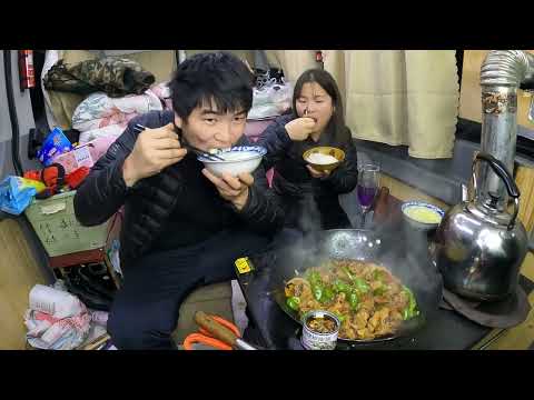 深入中国最冷村庄 零下58度终于解决取暖买到煤 雪地露营铁锅炖大鹅吃爽了 旅行者小多