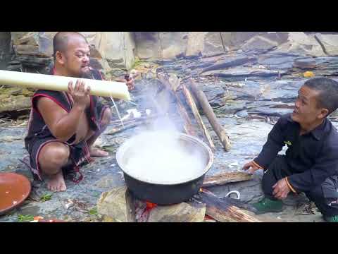 How Dwarfs Prepare Traditional Eel Porridge Using Primitive