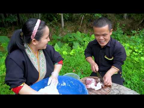 Dwarf Family Harvesting Ant Eggs to Make Traditional Cakes