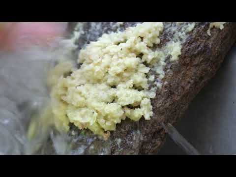 How to make ginger starch combined with honey to cure colds