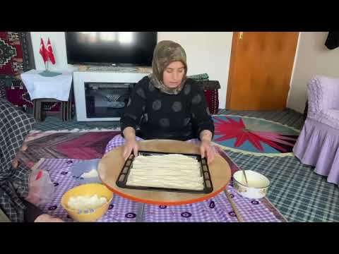El AÇMASI Peynirli Börek Annemle Yardımlaşarak Börek Yaptık