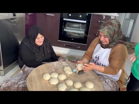 UNLAR YARIŞIYOR PAMUK GİBİ YUMUŞACIK PITIL TARİFİ EVİMİZİN