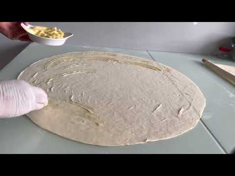 ZAHMETSİZ SADECE 2 BEZE AÇARAK TEPSİ DOLUSU BÖREK YAPTIM
