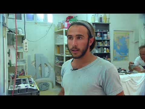 Les sculpteurs sur marbre de Pyrgos à Tinos Grèce Cyclades
