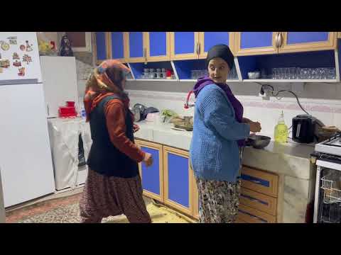 Kışın Zorlu Köy Yaşamı Soğuk Havada Sobalı Sıcak Annem Köy