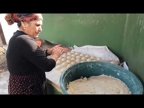 HER AY 300 KÖY EKMEĞİ YAPIYOR YEMEK VE KAHVALTI İÇİN KÖY