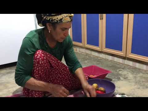 Öğlen yemeği günlük vlog Köy tavuğu tepsi et odun ateşi