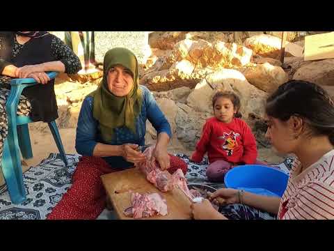 NENEM in KÖY EVİ NENEM ve ANNEM Odun Ateşinde Sacda Kuzu