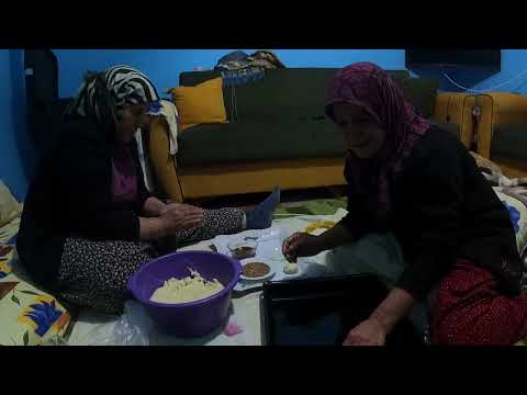 Halam İle Annem Soba Yanında Tepsi Tepsi El Açması Lezzetli