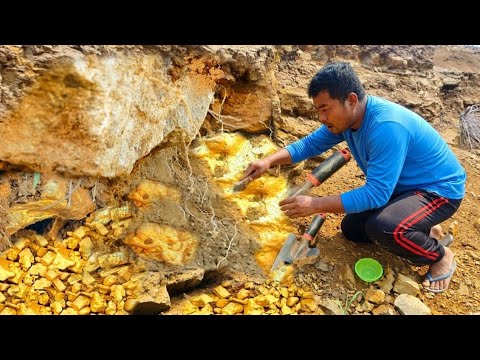 Wow he digging gold nugget at mountain