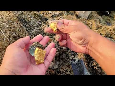 Wow amazing Digging the gold at mountain found expensive