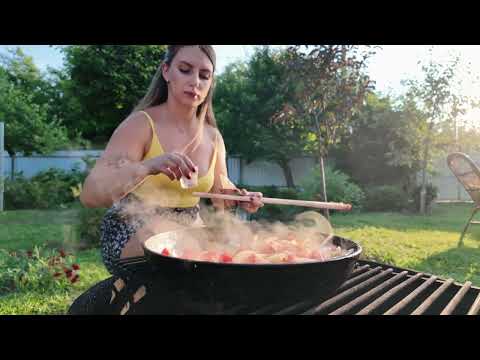 Cooking Butter Chicken Recipe Indian Curry in Ukrainian