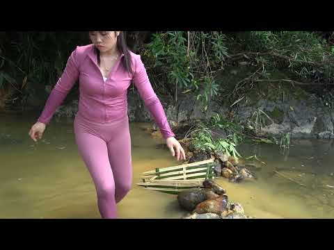 Girl Used Bait To Lure Fish Into The Lakes Used a Pump to