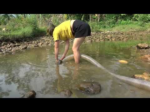 Best fishing skills The girl used the pump to suck all the