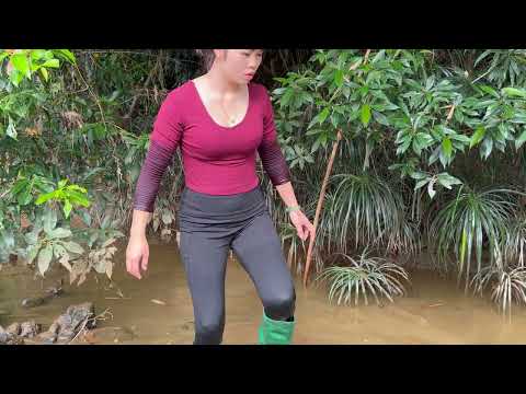 Wild Fishing Techniques Fishing with Girl Harvest Big Fish