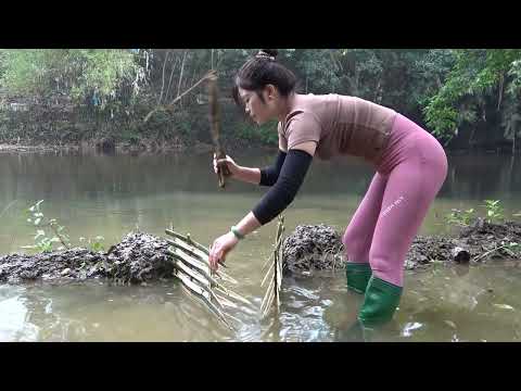 Girl Used Bait To Lure Fish Into The Puddle Used a Pump to