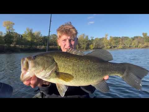 Minnesota Fall KAYAK Bass Fishing for Deep Lake TROUT EATERS