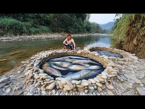 Young Woman Uses PRIMITIVE FISHING TRAPS to Catch and Sell