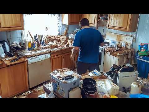 Cleaning the DIRTIEST HOUSE in the World BIOHAZARD by