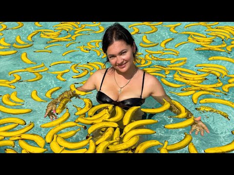 Banana BOOM right in the Pool Thick Milkshake Rich In The