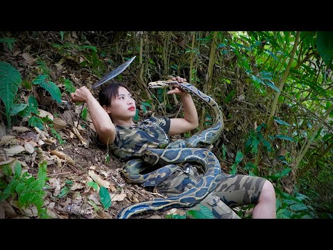 Nighttime panic Giant python sighting while hunting