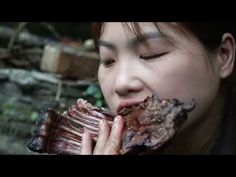 The process of making smoked pork in the jungle a survival
