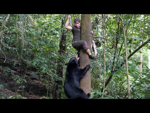 100 days of survival in the wild Facing a black bear and