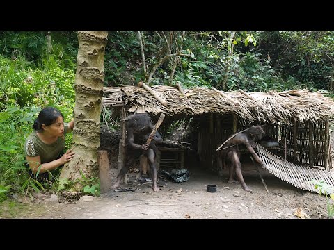 Bad Men Break Into My Shelter Survival Skills Setting Traps