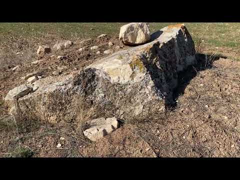 TARLA ORTASINDAKİ ŞÜPHELİ KAYA ZEMİN MEZAR ODASIMI