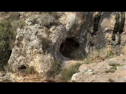 KAYA MEZARIN ÜSTÜNDEKİ MAĞARANIN İÇİ ÇOK GİZEMLİ