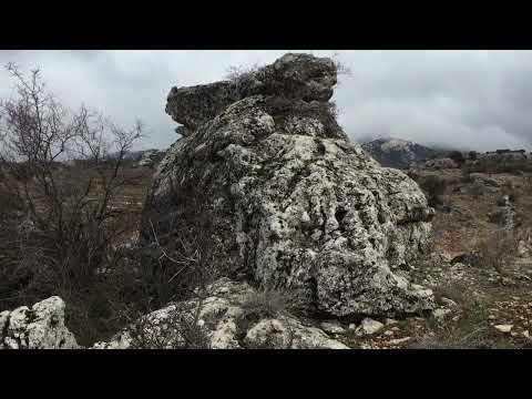 KAYANIN ALTINDA GİZEMLİ BİR GİRİŞ BULDUM