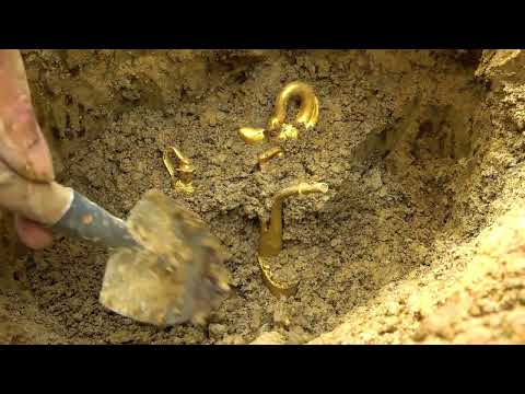 I used the detector to search for treasures and dug up the