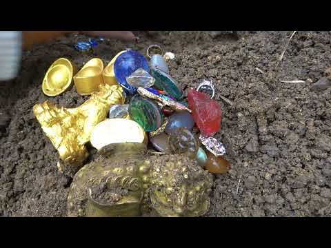 Found a golden Buddha in the abandoned old house