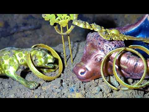 A young man accidentally excavated a piece of gold weighing