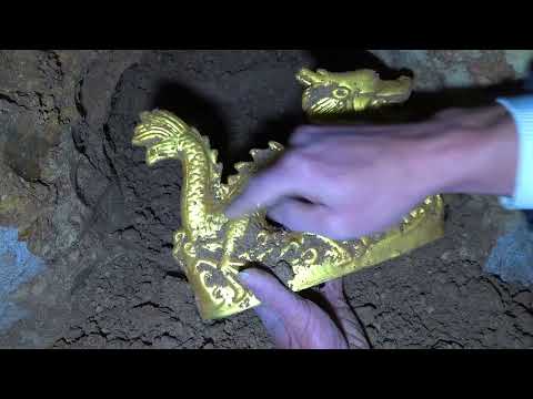 A large amount of gold ingots were discovered in the random