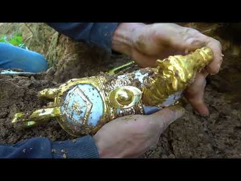 Enter the secret of the mysterious sunken treasure the