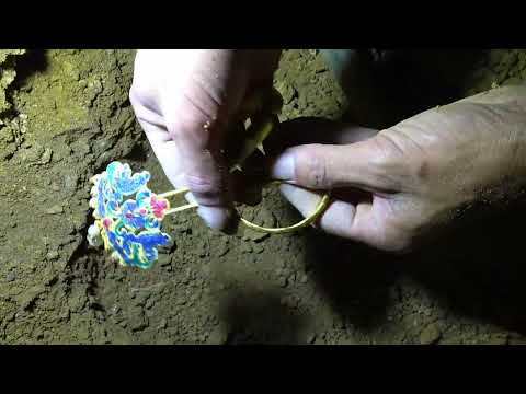 I was lucky to find gold jewelry in the cave