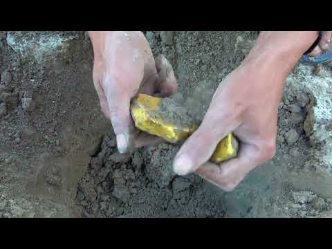 Unexpectedly there is a treasure hidden in the earth pit