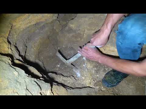 In the mysterious ghost cave I went to explore the treasure