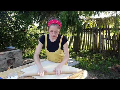 СТОЛ ДЛЯ ГОСТЕЙ Вареники и пирог из вишни Заготовка