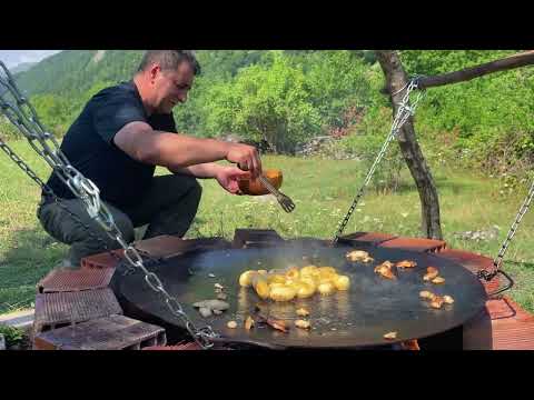 Huge Fried Beef Ribs that are Difficult to Give Up even on