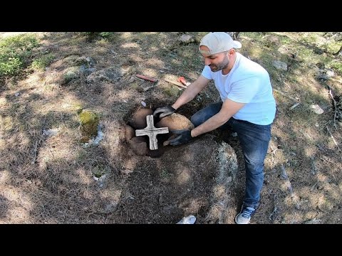 Defineyi Enkaza Dönmüş Yapıların İçinde Buldum